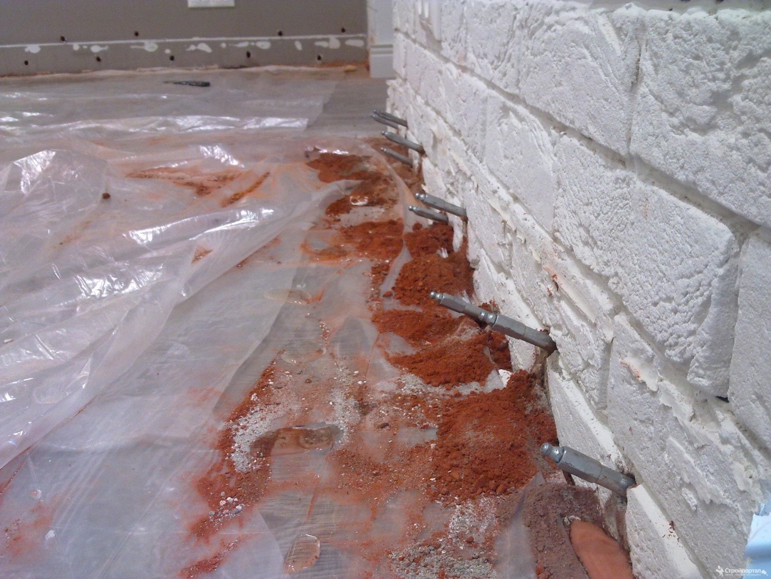 пакера в стене – устранение протечек в подвале